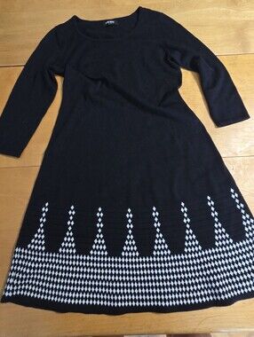 Nine West Black Long Sleeve Knit Dress with White Geometric Hem